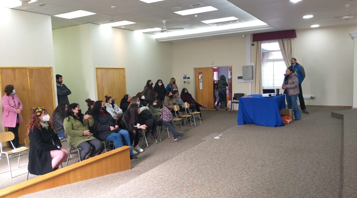 Estudiantes del CFT PUCV fueron a una charla en el Centro de la Mujer de Limache