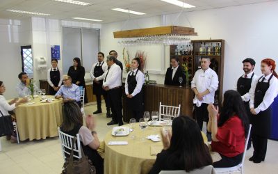 Con autoridades de la educación, estudiantes del CFT PUCV realizaron un almuerzo para simular el ambiente de un restaurante real