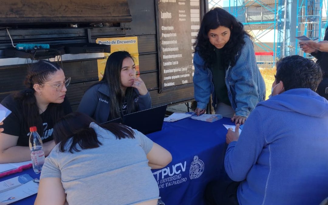 Estudiantes de Trabajo Social del CFT PUCV apoyan a vecinos de la región sobre beneficios estatales