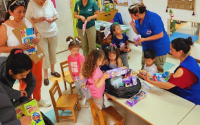 TNS en Trabajo Social de la Sede de Viña del Mar del CFT PUCV entregan regalos a niños de jardín de la comuna