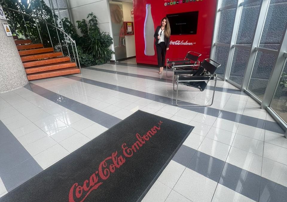 CFT PUCV visita sede de Coca-Cola de Concón para fomentar las prácticas y vacantes laborales en el lugar