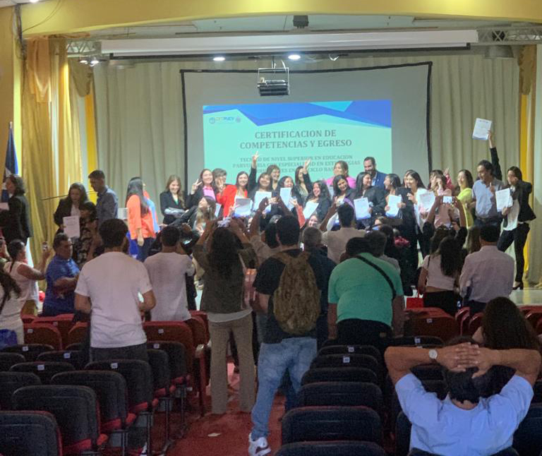 Estudiantes de TNS en Educación Parvularia viven su ceremonia de egreso en la sede La Ligua del CFT PUCV