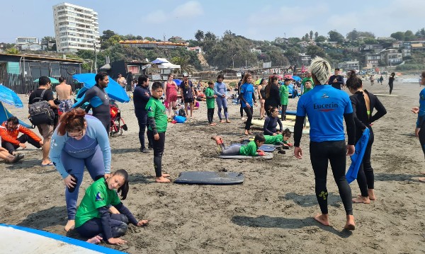 Estudiantes de TNS en Enfermería del CFT PUCV Sede Quillota enseñaron  primeros auxilios en Taller de Surf Inclusivo