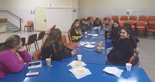 Delegados de carreras se reúnen con equipo DAE para conversar sobre mejoras en la calidad del aprendizaje del CFT PUCV