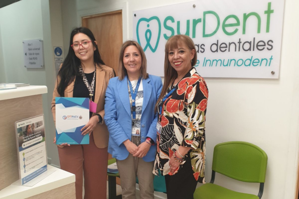 Firma de convenio entre CFT PUCV y Clínica Dental Surdent: Un compromiso con la Salud Dental