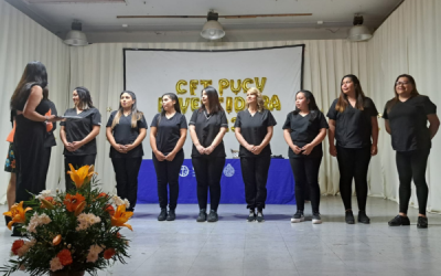 Estudiantes de TNS en Estética, Cosmetología y Terapias Complementarias del CFT PUCV celebran su investidura