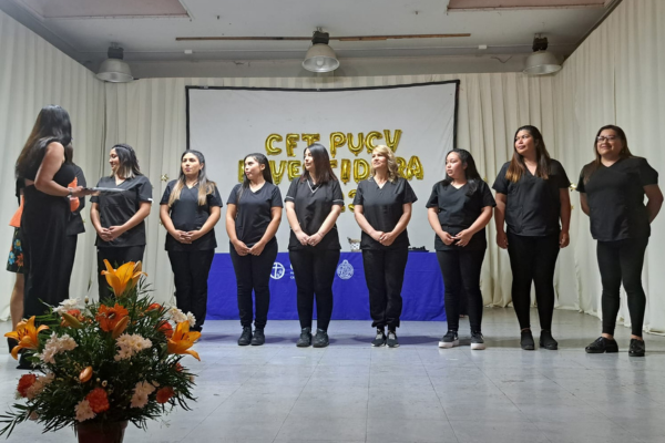 Estudiantes de TNS en Estética, Cosmetología y Terapias Complementarias del CFT PUCV celebran su investidura