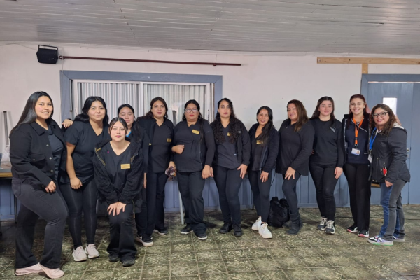 Estudiantes de la carrera de TNS en Estética, Cosmetología y Terapias Complementarias de CFT PUCV participaron de actividad conmemorativa por el Día de las Madres en Los Molles