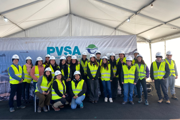 Estudiantes de TNS en Operaciones Portuarias de CFT PUCV realizaron visita educativa a Puerto Ventanas