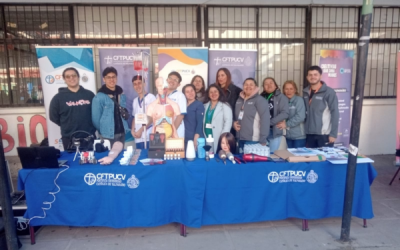 Equipo de Admisión de CFT PUCV participa en feria vocacional del Liceo Eduardo de la Barra