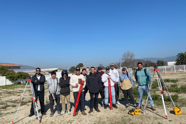 Estudiantes de TNS en Construcción realizan salida a terreno en nuevo espacio de la Feria Minorista La Calera