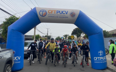 CFT PUCV participó en exitosa Cicletada Familiar