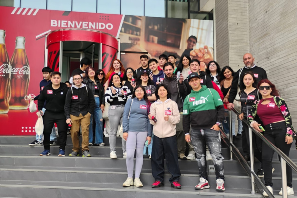 Estudiantes de TNS en Administración de Empresas realizaron exitosa visita en terreno a la Embotelladora Andina en la capital