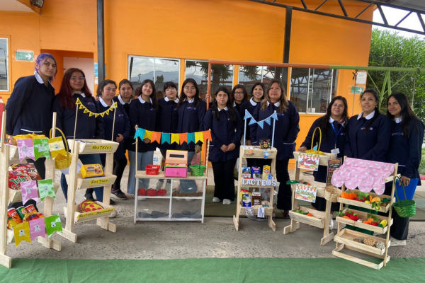 Estudiantes de TNS en Educación Parvularia de CFT PUCV Sede La Calera realizan taller de salud y nutrición en Escuela de Lenguaje Manantial