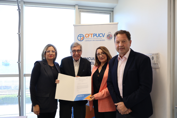 CFT PUCV y la Asociación de Técnicos y Profesionales del Senado firman Convenio de Cooperación Mutua