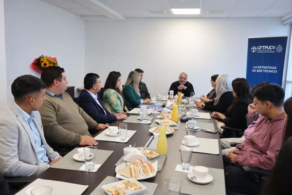CFT PUCV realiza desayuno de premiación para ganadores de concurso Crea e Innova 2024