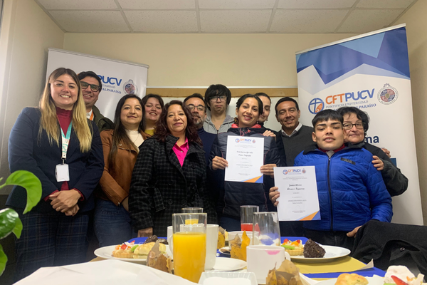 CFT PUCV Sede Limache realizó valioso reconocimiento a estudiantes del Área de Administración, Negocios y Servicios que participaron de la Operación Renta 2025