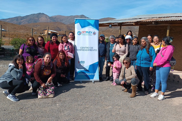CFT PUCV Y PRODEMU entregaron valiosa información sobre el proceso de formalización de actividades a Mujeres Emprendedoras de Chincolco