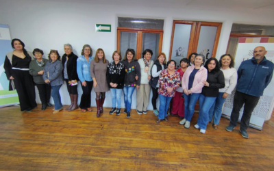 CFT PUCV y Sopraval capacitaron a mujeres hilanderas sobre el uso de Redes Sociales