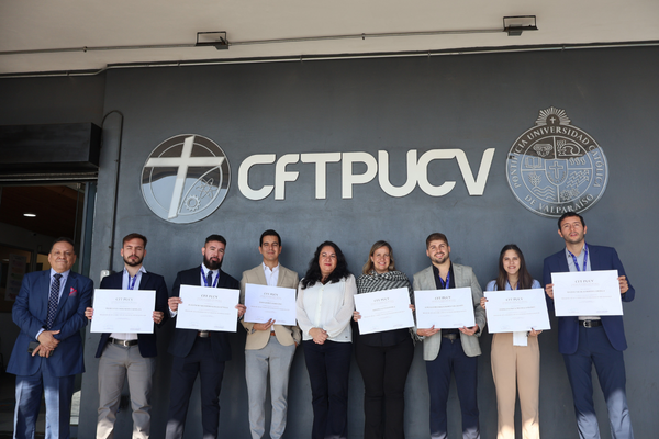 CFT PUCV e Initiative certifican a 7 estudiantes de intercambio en Negocios Internacionales