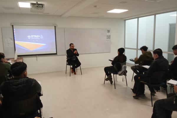 Estudiantes de TNS en Operaciones Portuarias participaron de enriquecedora charla con trabajador formado en CFT PUCV