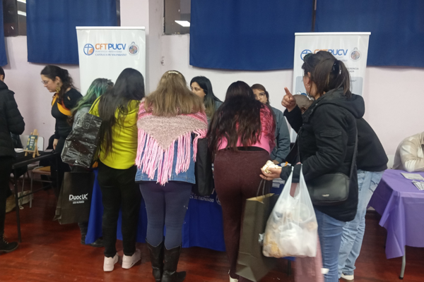 CFT PUCV participó de la Feria de Redes de Valparaíso