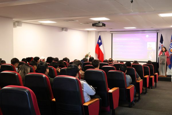 Estudiantes de CFT PUCV participaron de un enriquecedor seminario sobre el uso de Inteligencia Artificial en empresas