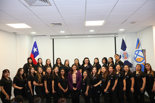 Estudiantes de TNS en Estética, Cosmetología y Terapias Complementarias fueron parte de una emotiva ceremonia de investidura