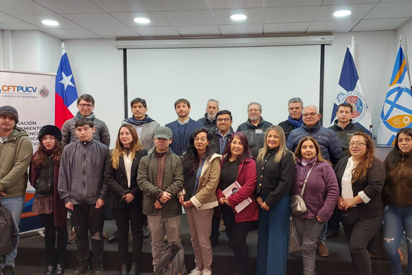 En vías a la electromovilidad: CFT PUCV albergó un seminario sobre el futuro medioambiental del país