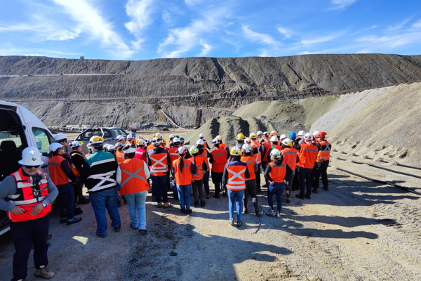 Estudiantes de CFT PUCV conocieron las instalaciones de Minera Amalia Cemin en Catemu