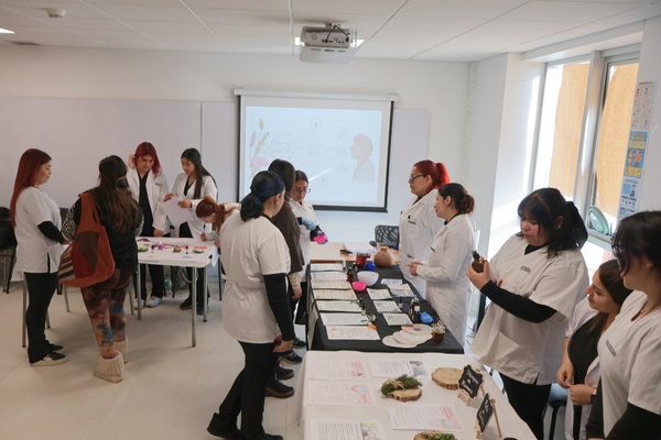 Estudiantes de CFT PUCV realizaron una Exposición de Aromaterapias en Sede Valparaíso
