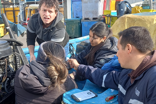 Vinculación con el Medio y estudiantes de TNS en Mantención Industrial Sede Viña del Mar arreglaron embarcaciones de 8 pescadores de Caleta El Membrillo