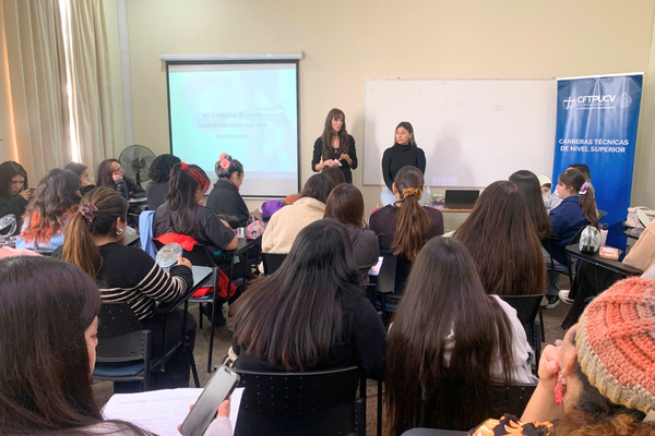 TNS en Estética, Cosmetología y Terapias Complementarias ofreció un Taller de Maquillaje