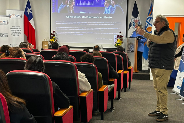 La Dirección de Vinculación, Innovación y Emprendimiento de CFT PUCV organizó enriquecedor seminario sobre nuevas tecnologías para la transformación digital