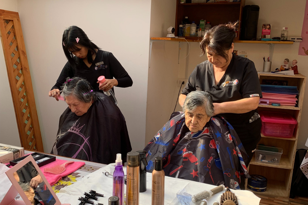 Estudiantes de TNS en Estética, Cosmetología y Terapias Complementarias de Sede Limache realizaron Operativo de Estética a Residencia de Para el Adulto Mayor SEPAM