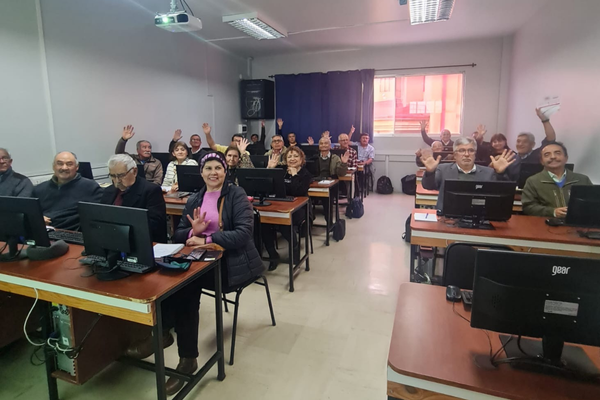 CFT PUCV Sede Viña del Mar impartió enriquecedor Taller de Excel para pensionadas y pensionados de CAPREDENA