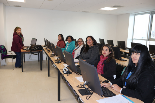 CFT PUCV y la Dirección de Innovación Emprendimiento y Transferencia Tecnológica ofrecieron enriquecedora jornada de capacitación a emprendedoras de Placilla