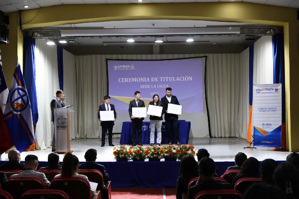 Generación 2025 de CFT PUCV Sede La Ligua se titula