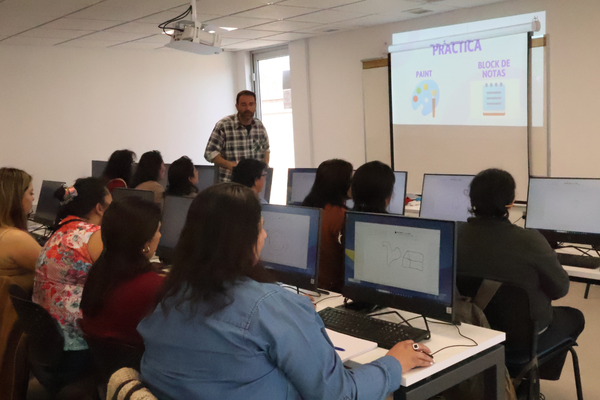 Estudiante de TNS en Administración de Empresas impartió un Taller de Alfabetización Digital para Jefas de Hogar de Limache y Olmué