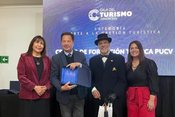 CFT PUCV Sede Viña del Mar obtuvo un premio en la Gala del Turismo de Concón