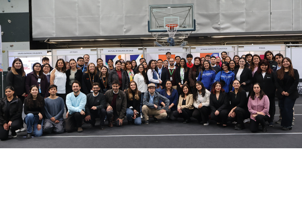 Unidad de Seguimiento de Titulados participó de la XII Feria Laboral de la PUCV
