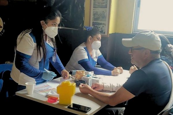 CFT PUCV ofreció una jornada de cuidados a la comunidad de la parte baja de Cerro Alegre
