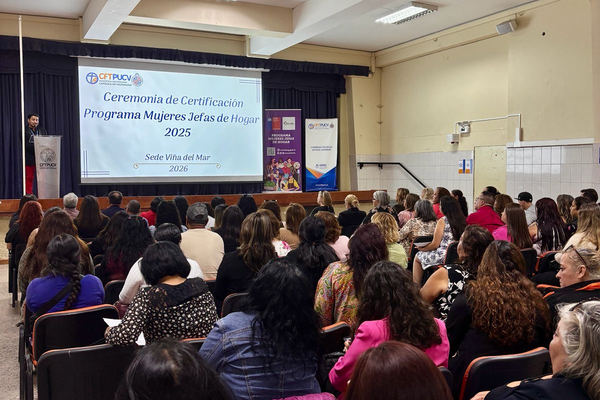 CFT PUCV realizó ceremonia de cierre del Programa Jefas de Hogar 2025 en Viña del Mar