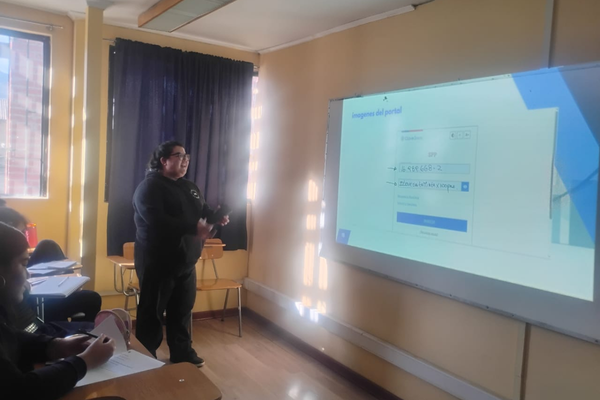 Estudiantes de TNS en Administración de Empresas participan en inducción para apoyar postulaciones a fondos FOSIS