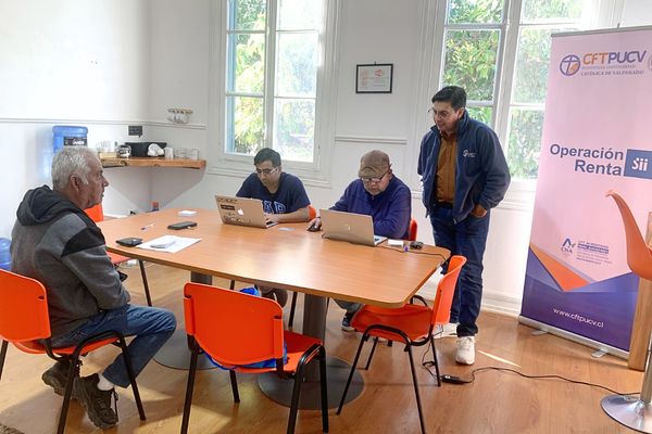 Estudiantes y docentes apoyan a la comunidad de Limache y Olmué en la Operación Renta 2026