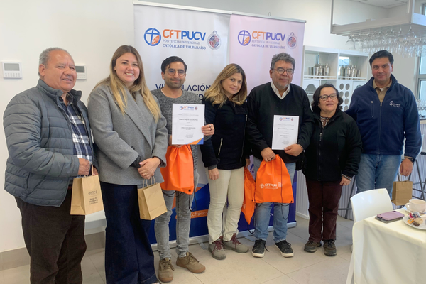 Sede Limache: Estudiantes de TNS en Administración de Empresas participaron en cierre y reconocimiento por apoyo a la comunidad en Operación Renta